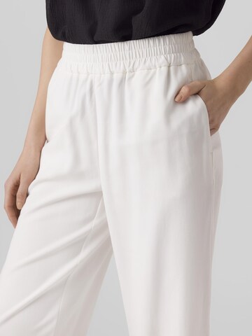 VERO MODA Wide leg Byxa 'Carmen' i vit