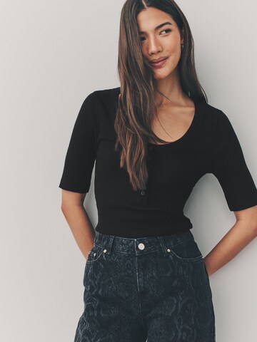 T-shirt Next en noir : devant
