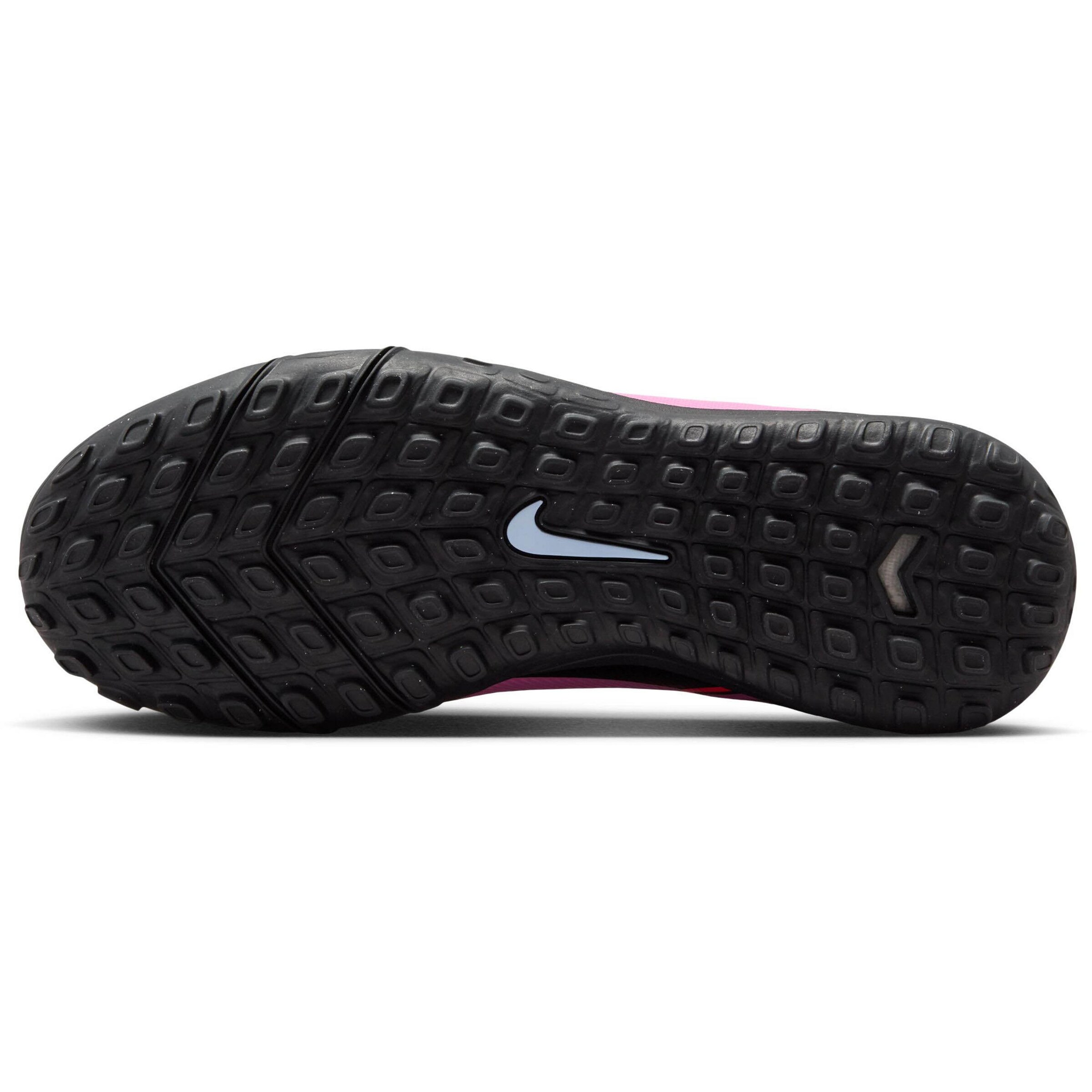 NIKE Soccer Cleats in Pink