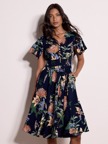 Apricot Botanical Floral Smocked Midi Dress ' ' in Blau: Vorderseite