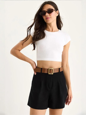 Pantaloni con pieghe di Bianco Lucci in nero