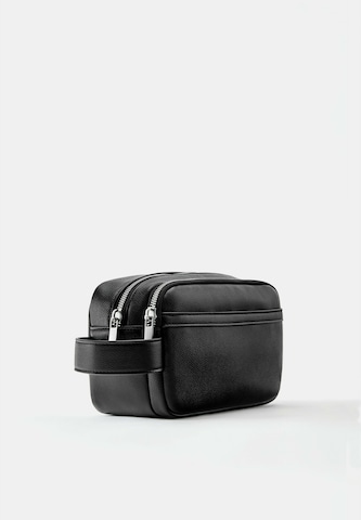 Pull&Bear Toiletry bag in Black