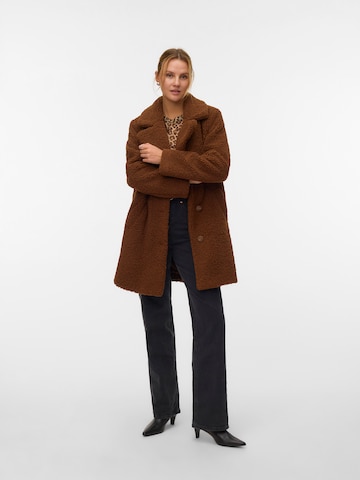 VERO MODA Vinterfrakke 'VMKYLIE' i brun