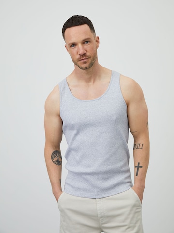 DAN FOX APPAREL Тениска 'Nick' в сиво: отпред