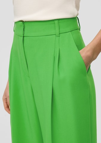 s.Oliver BLACK LABEL - Pierna ancha Pantalón plisado en verde