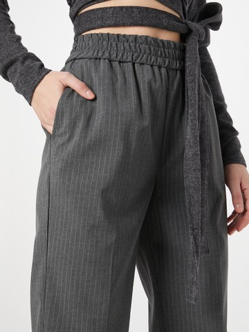 Tapered Pantaloni 'Maia' di SCOTCH & SODA in grigio