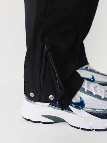 Next - regular Pantalón en negro