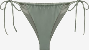 Slip costum de baie de la Pull&Bear pe verde: față