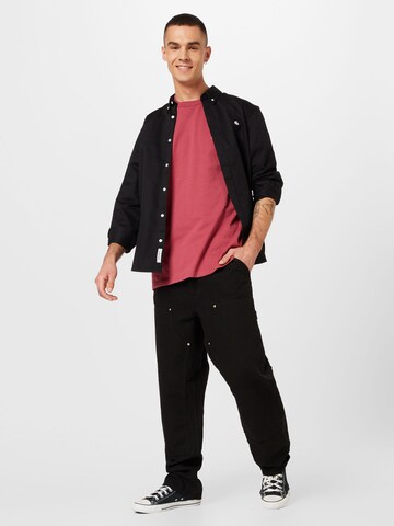 Tricou 'Chase' de la Carhartt WIP pe roșu