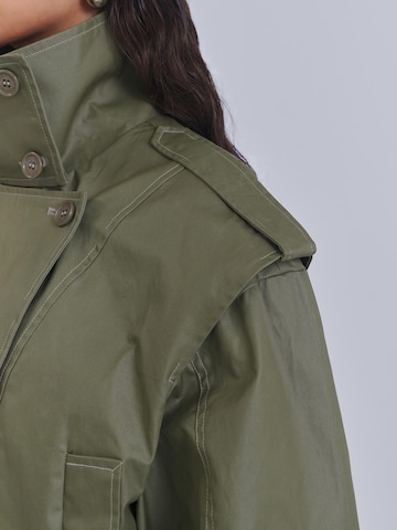 AEMMI Between-season jacket 'WAXED' in Green