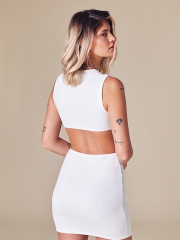 Robe 'Jenna' ABOUT YOU x Laura Giurcanu en blanc