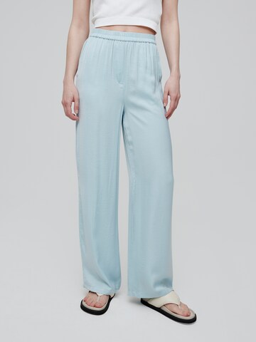 EDITED Wide leg Broek 'Benja' in Blauw: voorkant