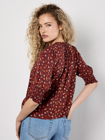 Chemisier Apricot en rouge