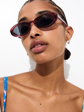 Occhiali da sole di Pull&Bear in rosso: frontale