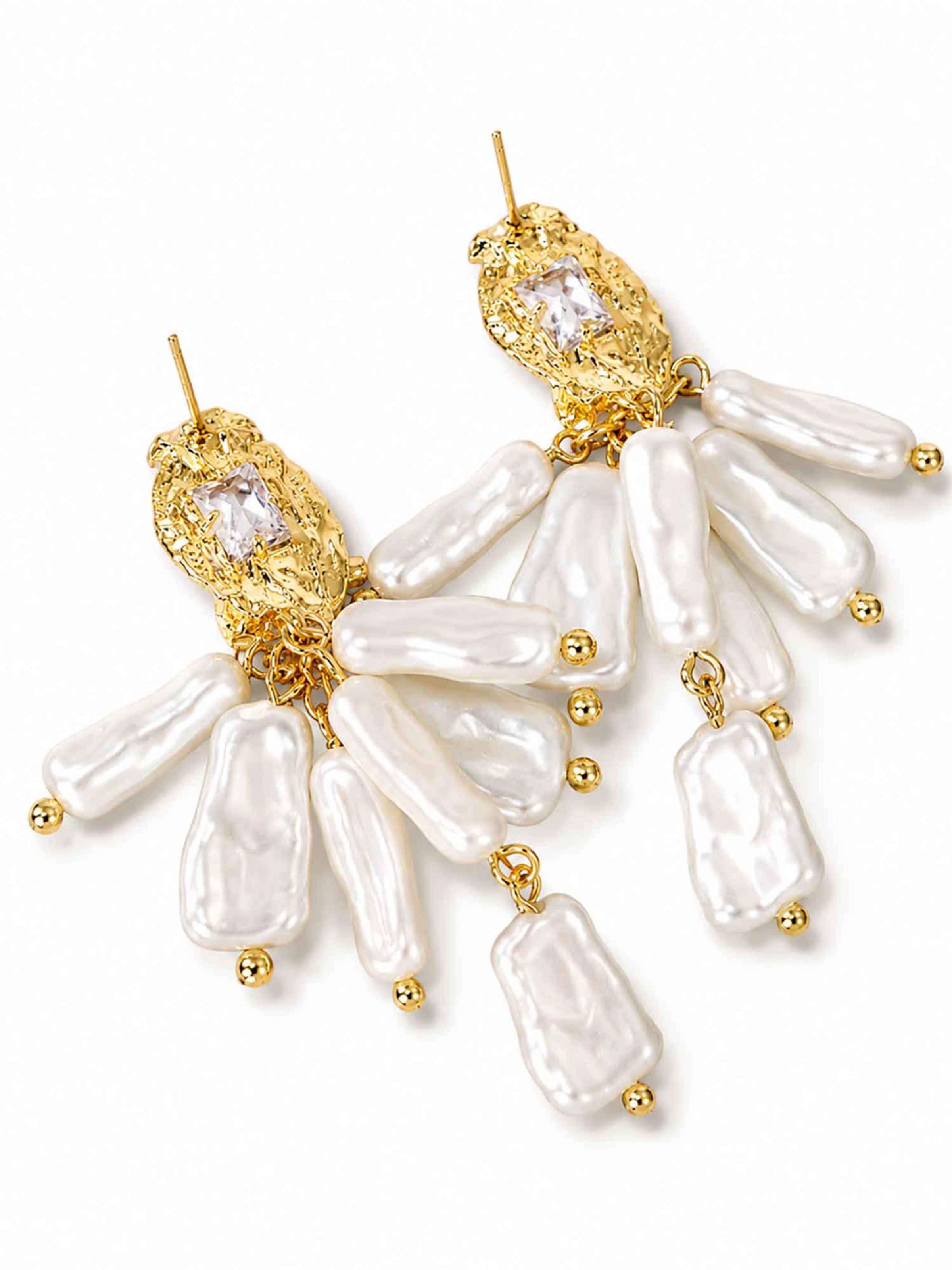 Orecchini 'Samira baroque pearl drop earrings' di RteRme in oro