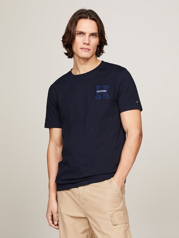 TOMMY HILFIGER T-shirt i blå: framsida