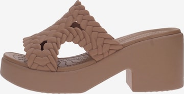 Zoccoletto 'Crocs Ciabatta Brooklyn Woven Slide Heel' di Crocs in marrone: frontale