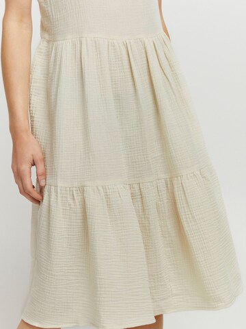 b.young - Vestido de verano en beige