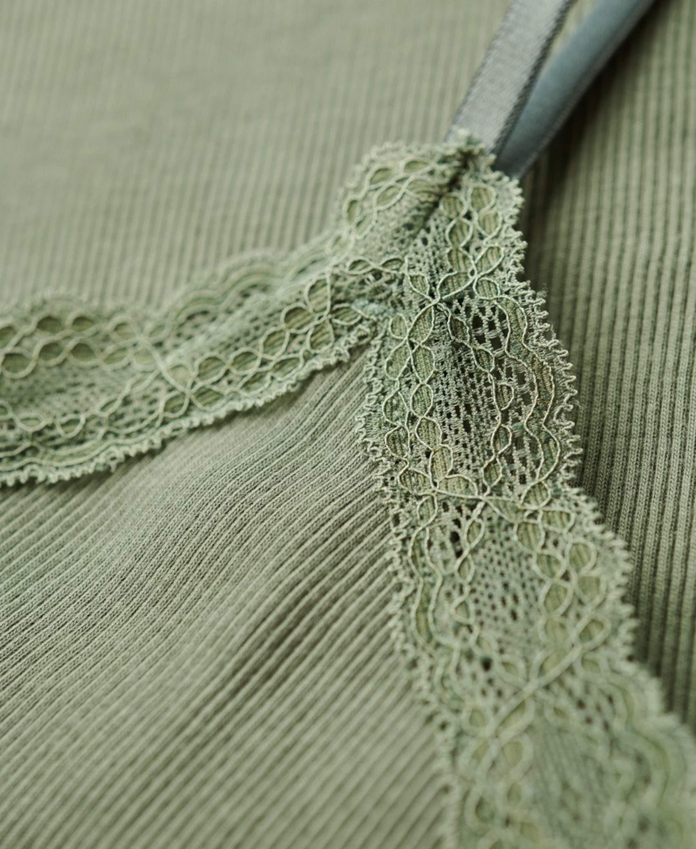 Superdry Top 'Essentials' in Groen