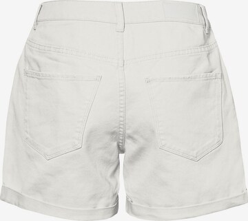 VERO MODA Regular Shorts 'Nineteen' in Weiß