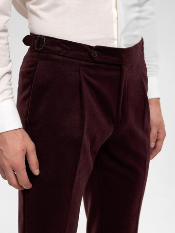 Regular Pantalon Antioch en rouge