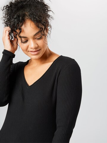 Pull-over 'Simone' ONLY Carmakoma en noir