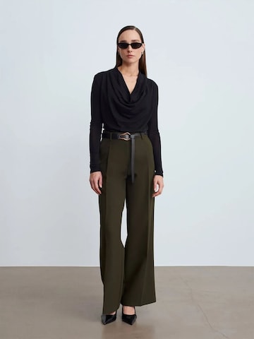 Dilvin Wide Leg Hose in Grün: Vorderseite
