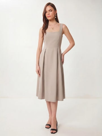 Happiness İstanbul - Vestido 'Midi' em cinzento: frente