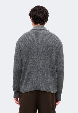 Abercrombie & Fitch Sweater in Grey