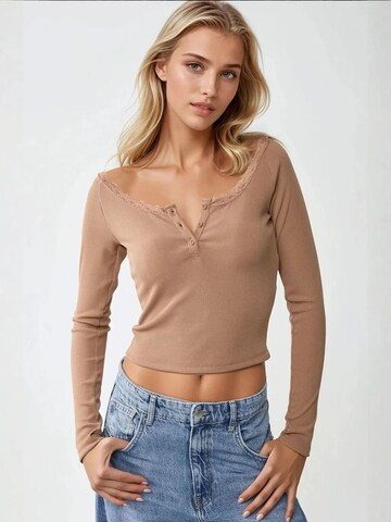 T-shirt Hiccup en marron : devant