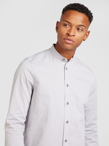 Coupe regular Chemise 'TALOC' DRYKORN en gris