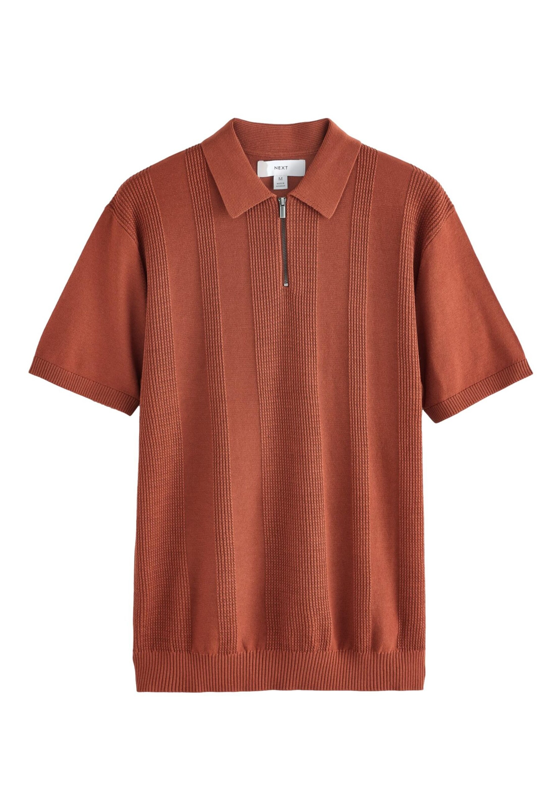 Next T-shirt i röd: framsida