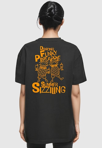 Merchcode T-Shirt 'Funky Pineapple' in Schwarz: Vorderseite