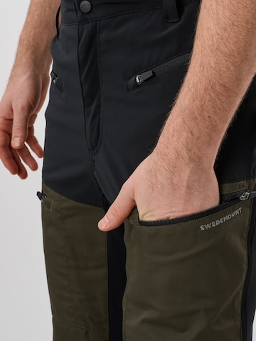SWEDEMOUNT - regular Pantalón de montaña 'Nordkap' en verde