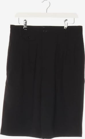 Closed Shorts in L in Black: front