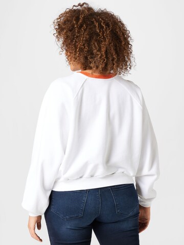 Levi's® Plus - Sudadera 'PL Vintage Raglan Crew' en blanco