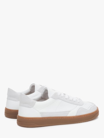 Sneaker bassa '09-4924876' di Estro in bianco