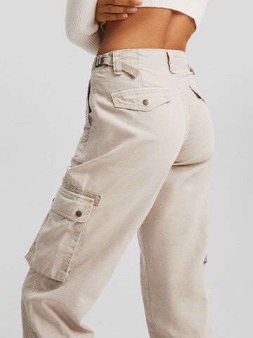 Bershka Loosefit Cargobroek in Beige