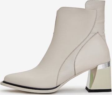 CESARE GASPARI Booties in Beige: front