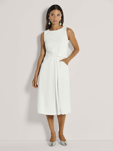 MADELEINE Jurk in Wit: voorkant