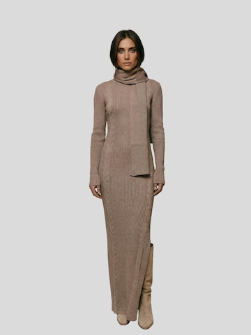 Akala Studio - Vestido 'Carla' en beige: frente