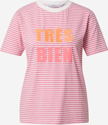 Zwillingsherz Shirt 'Très Bien' in Roze: voorkant