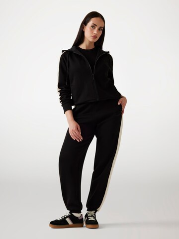 GUESS Sweatjacke in Schwarz