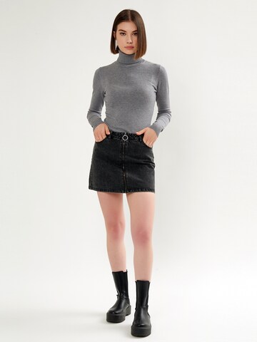 Influencer Pullover in Grau