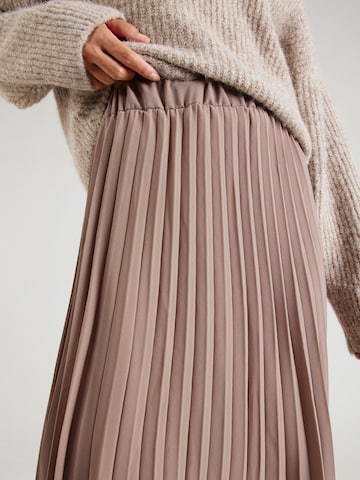 Sublevel Rock in Beige