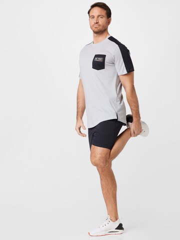 Tricou funcțional de la UNDER ARMOUR pe gri