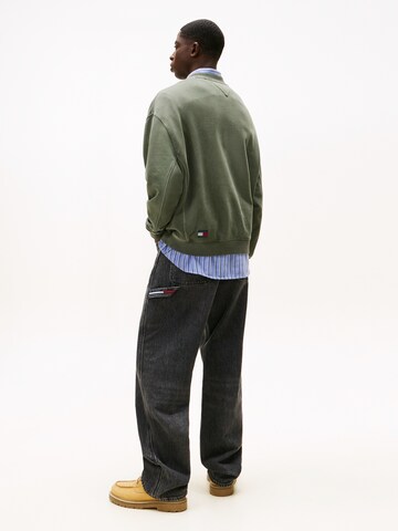 Tommy Jeans Sweatshirt '90S NEW CLASSICS' in Groen: terug