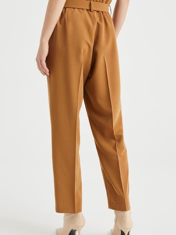 WE Fashion - Tapered Pantalón de pinzas en marrón