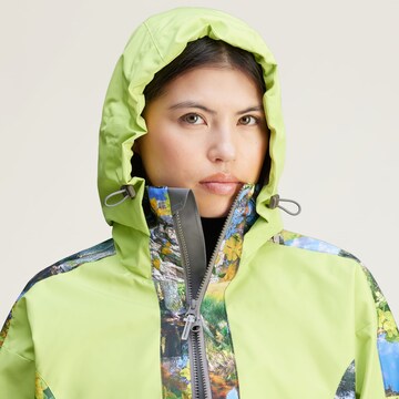 ADIDAS BY STELLA MCCARTNEY Μπουφάν πεζοπορίας 'TrueNature Earth Collage ' σε πράσινο