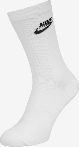 Regular Chaussettes 'Essential' Nike Sportswear en blanc